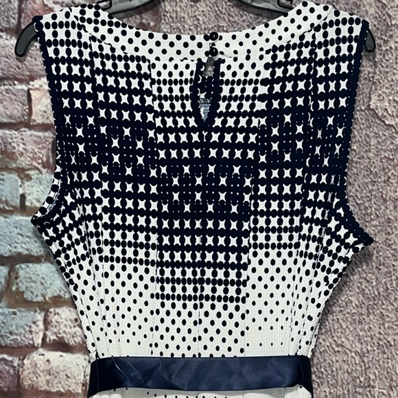 HAANI Petites Sleeveless White Navy Blue Geometric Fit N Flare Dress Size PXL - Picture 8 of 8